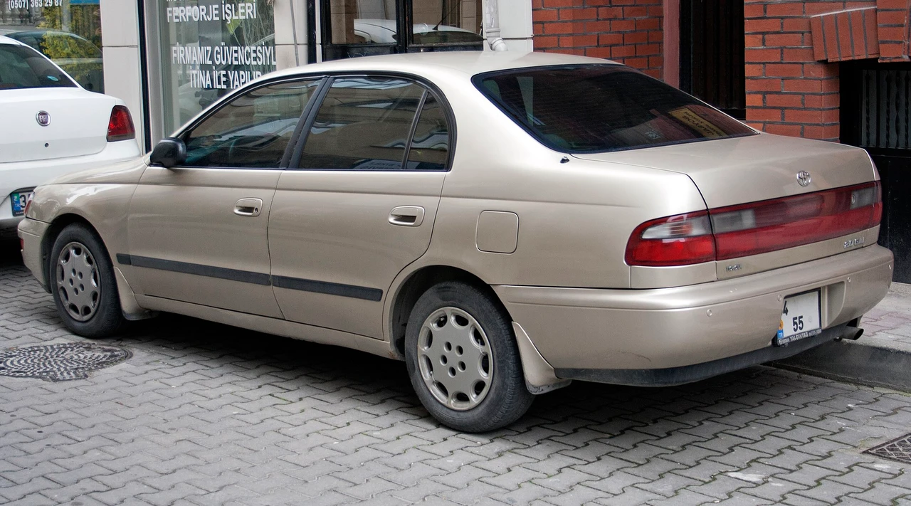 Toyota Corona 1992 - 1995 Rear Light - Image 2