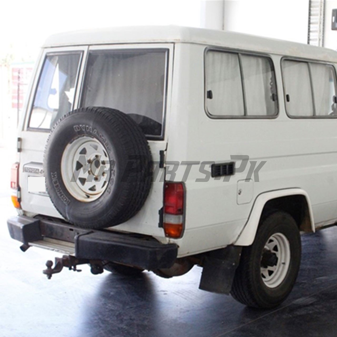 Toyota Land Cruiser 1985 - 1989 FJ70 Rear Light - Image 2